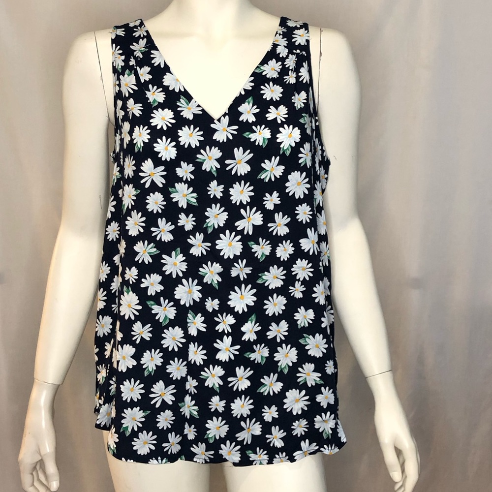 Old Navy woman’s daisy tank top blouse size medium